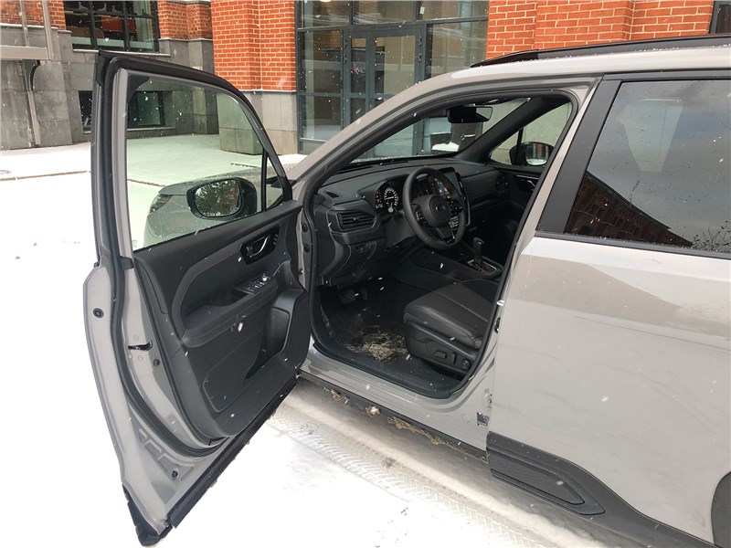 Subaru Forester (2023) дверной проем