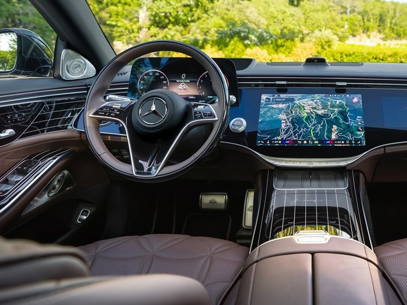 Mercedes-Benz запатентовала систему, которая превратит автомобиль в терминал для заказа еды
