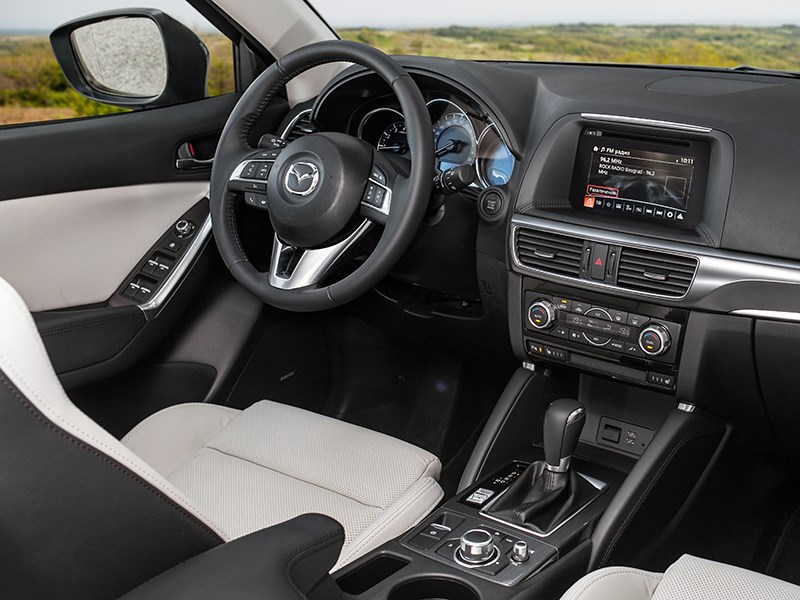 Mazda CX-5 2015 водительское место