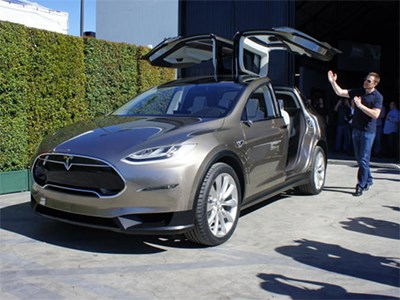 Илон Маск назвал дату выхода кроссовера Tesla Model X