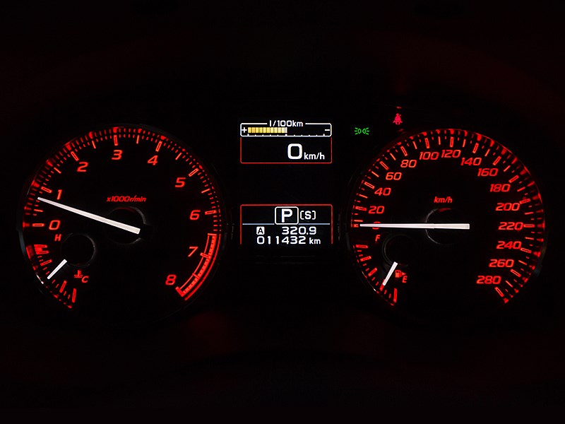 Subaru WRX 2015 приборная панель