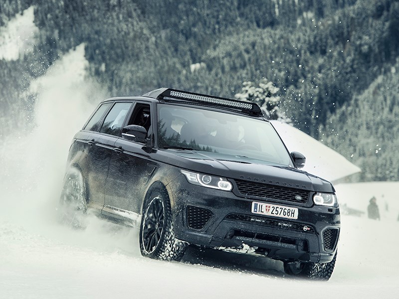 Land Rover Range Rover Sport SVR 2015 вид спереди