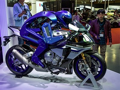 Yamaha показала робота, способного управлять мотоциклом