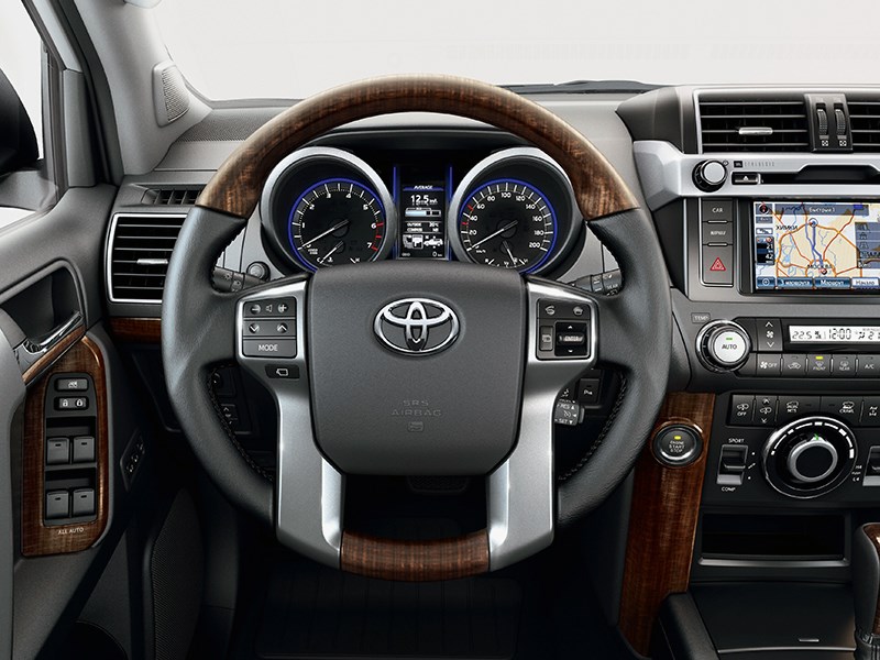 Toyota Land Cruiser Prado 2014 водительское место