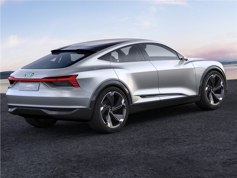 Audi e-tron Sportback Concept 2017 вид сбоку сзади