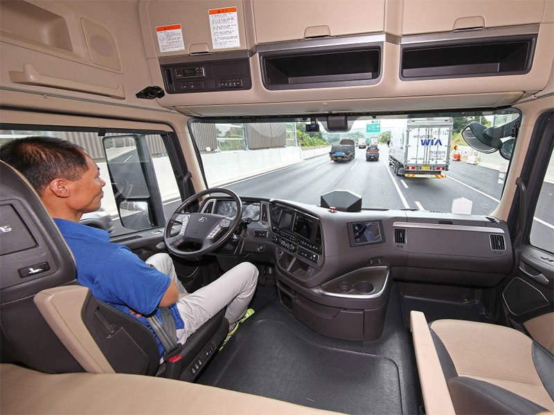 Представлен беспилотный грузовик Hyundai Xcient