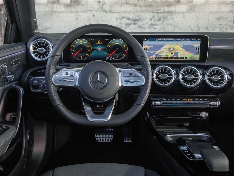 Mercedes-Benz A-Class 2019 салон