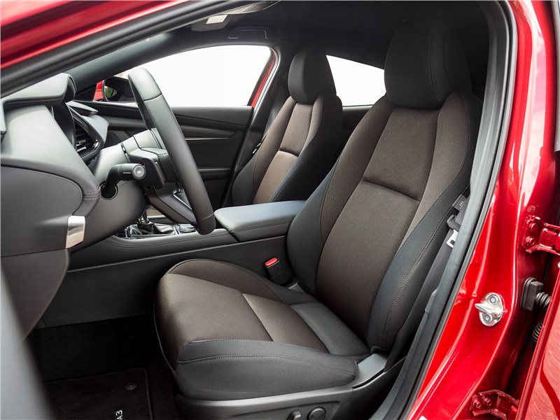 Mazda 3 2019 передние кресла