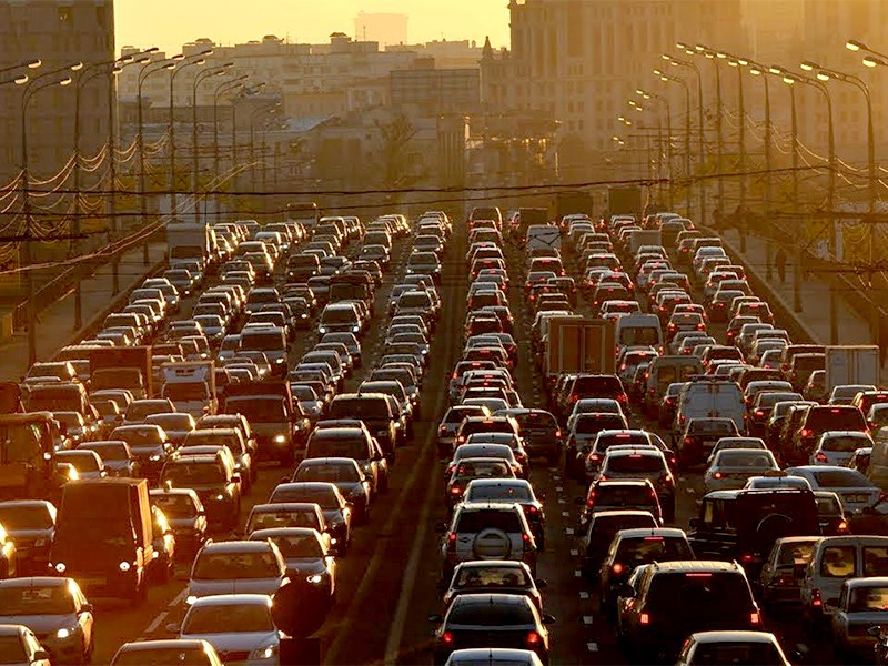 Власти предупредили об осложнении дорожной ситуации в Москве