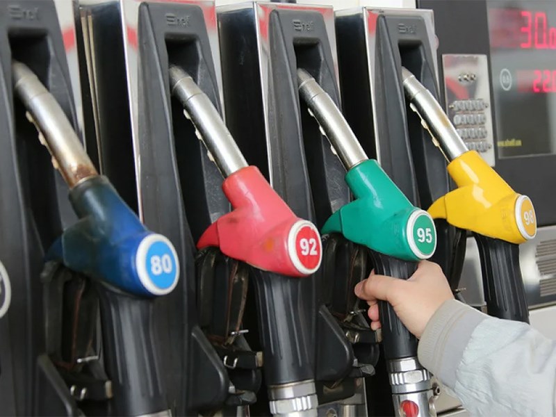 По слова Министра энергетики бензин мог бы стоить на 15 рублей дороже