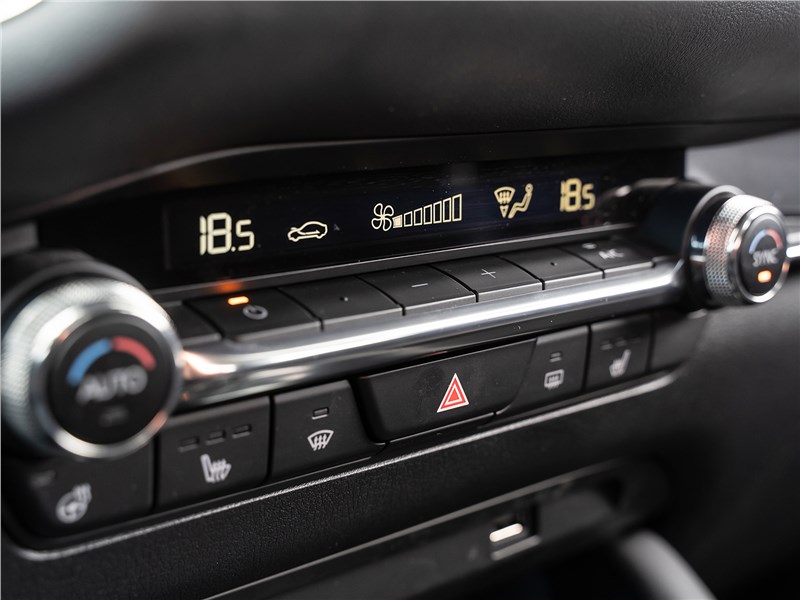 Mazda 3 2019 климат-контроль