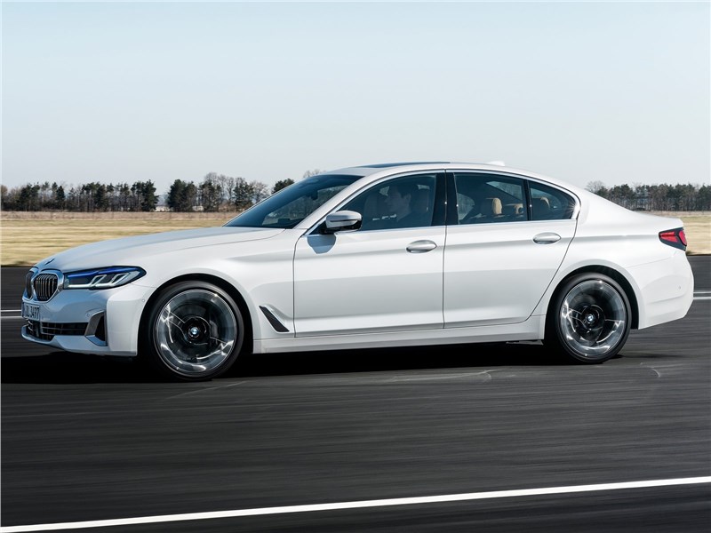 BMW 5-Series 2021 вид сбоку