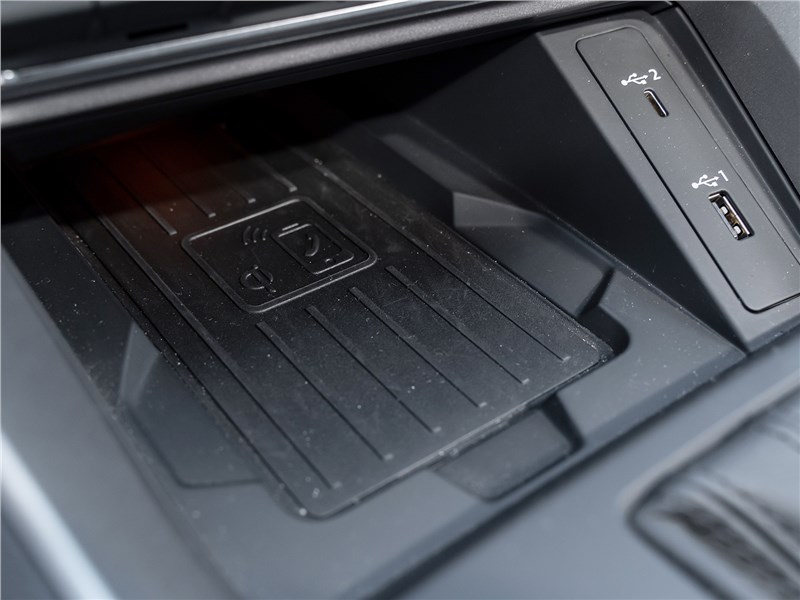 Audi Q3 2019 беспроводная зарядка