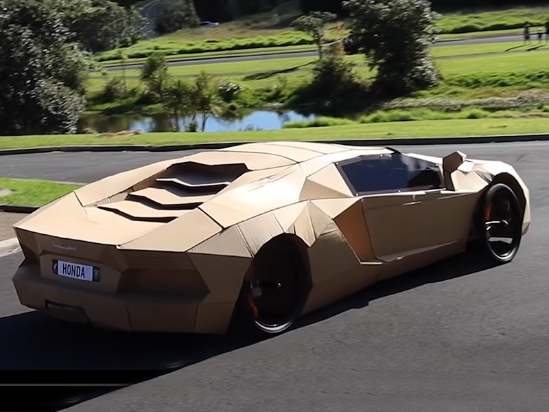 Автомобиль Lamborghini построили из картона