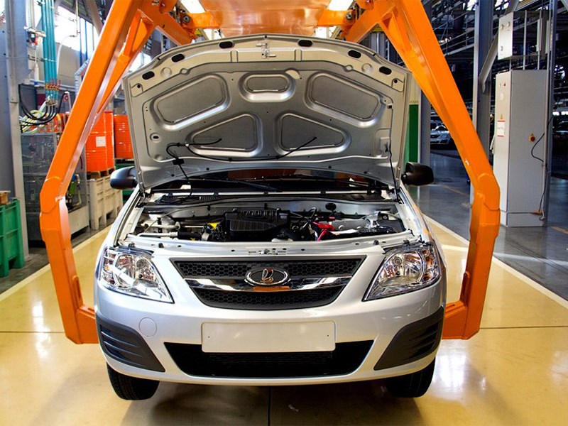 «АвтоВАЗ» снизил целевые показатели производства на 2013 год