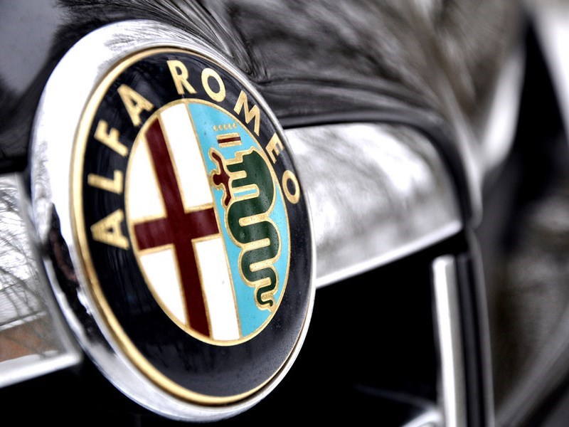  Alfa Romeo   SUV-    
