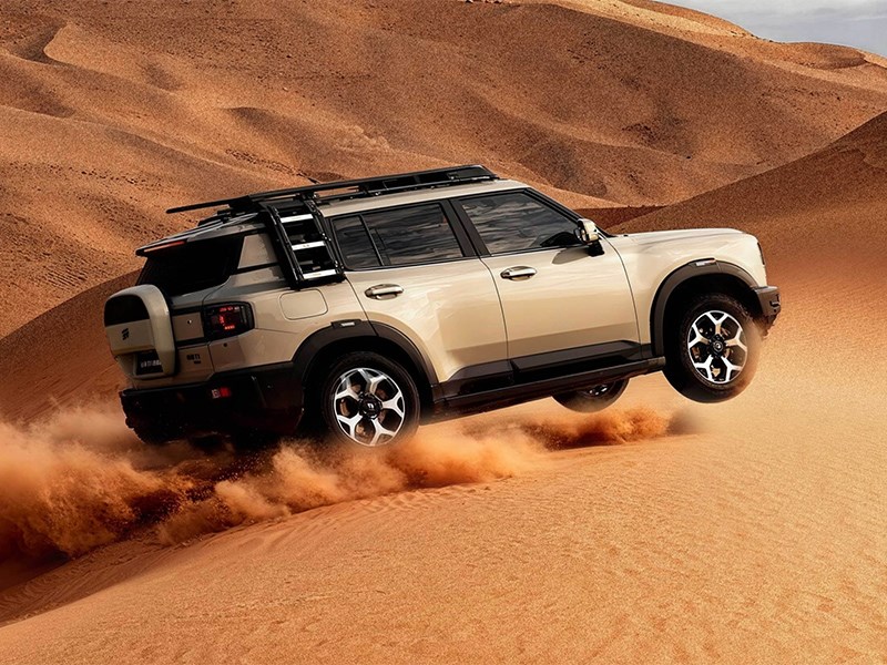 Jetour представил гибридный T1 с запасом хода 1500 км и мощностью 590 л.с.