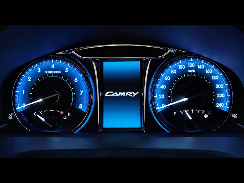 Toyota Camry 2014 приборная панель