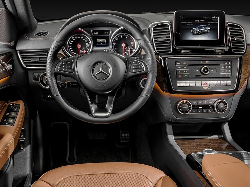 Mercedes-Benz GLE Coupe 2016 водительское место