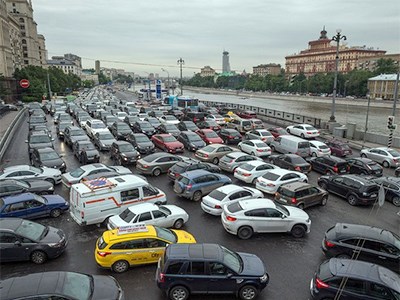 Глава московского Дептранса рассказал о возможном ограничении на количество машин в семье