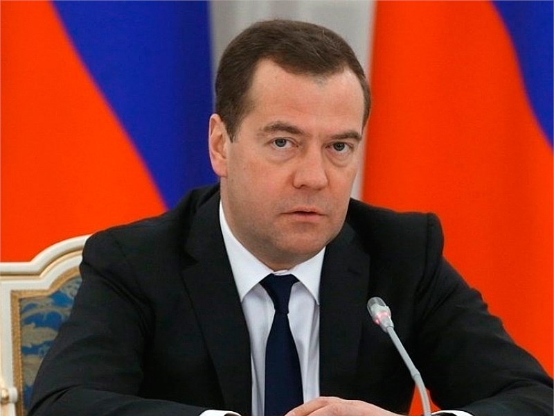 Медведев продлил программы господдержки авторынка на 2016 год