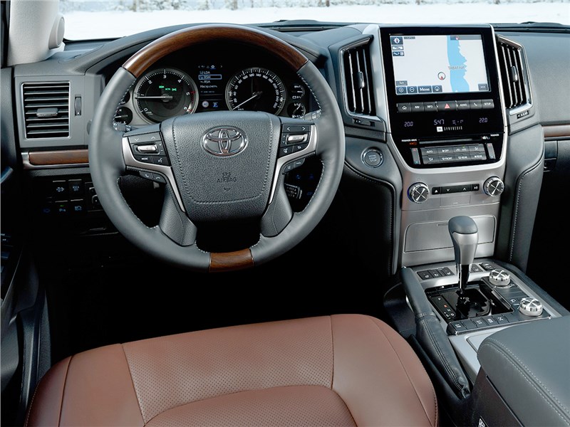 Toyota Land Cruiser 2016 салон