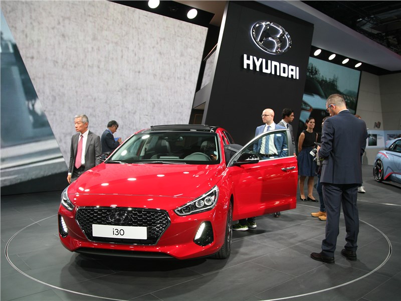 Hyundai i30 2017 вид спереди сбоку