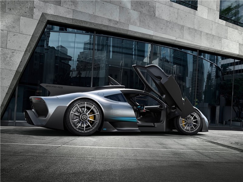 Mercedes-Benz AMG Project ONE Concept 2017 вид сбоку