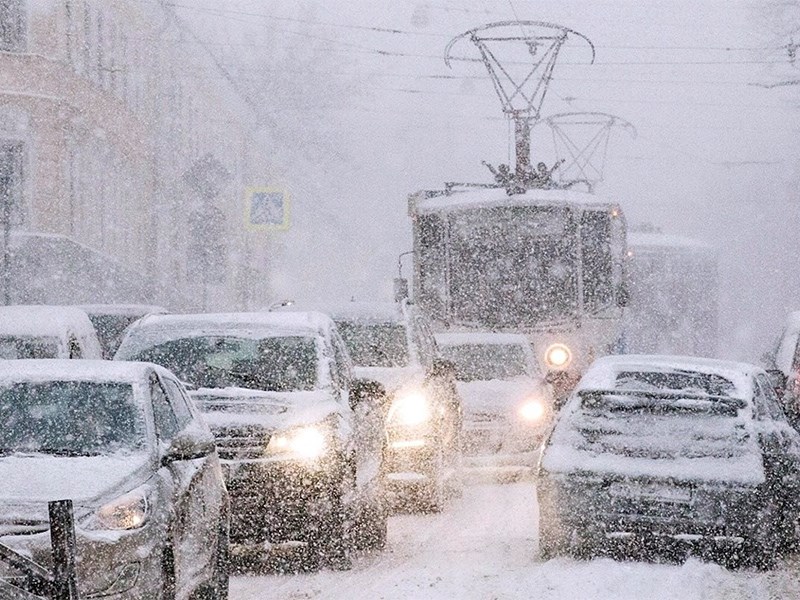 Водителей просят отказаться от поездок из-за снегопада