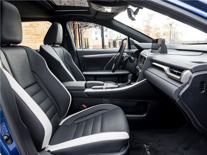 Lexus RX 2020 передние кресла
