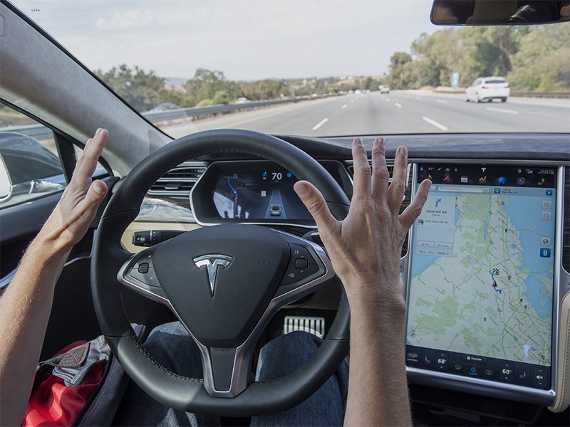 Эксперты раскритиковали автопилот Tesla