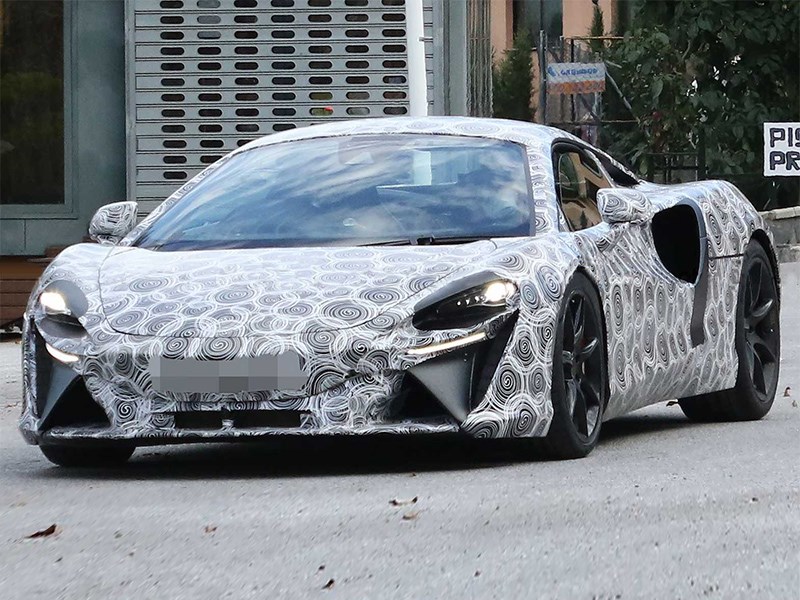 Новый гибридный суперкар McLaren заметили на тестах