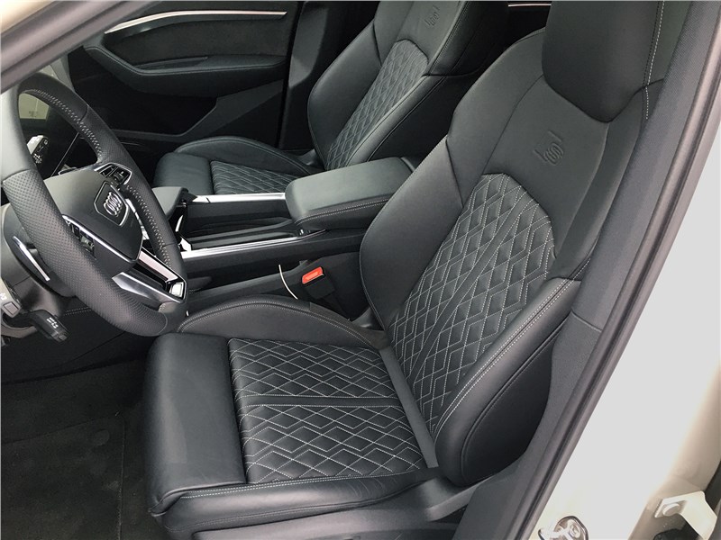 Audi e-tron (2020) передние кресла