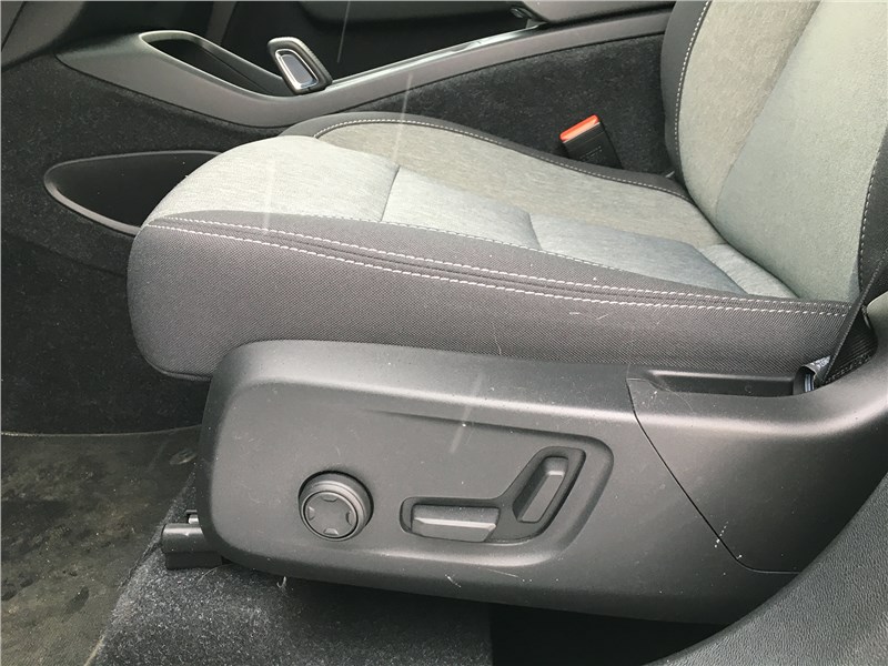 Volvo XC40 (2018) передние кресла