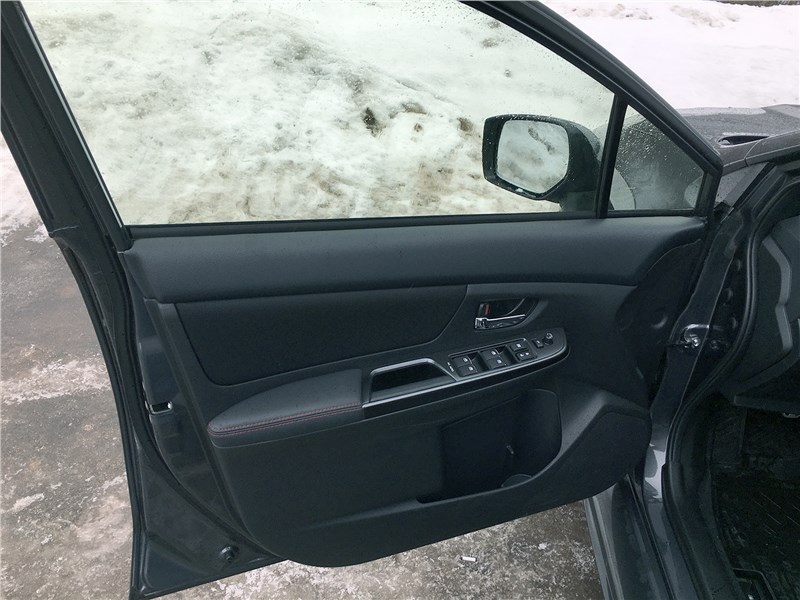 Subaru WRX Sport (2018) дверь