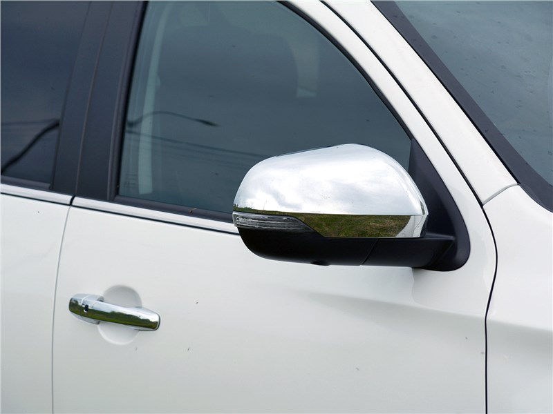 Mitsubishi Pajero Sport (2020) боковое зеркало