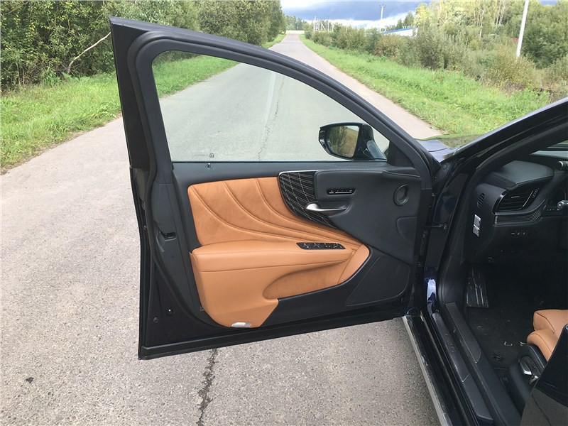Lexus LS 500 (2021) дверь