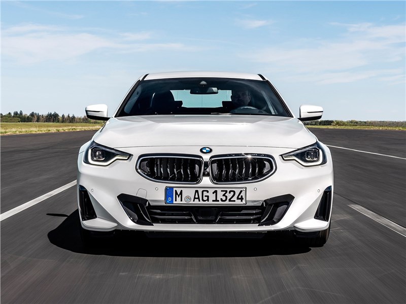 BMW 2-Series Coupe (2022) вид спереди