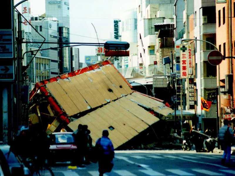 Компании Honda, Toyota и Brigestone закрыли свои заводы из-за землетрясения в Японии
