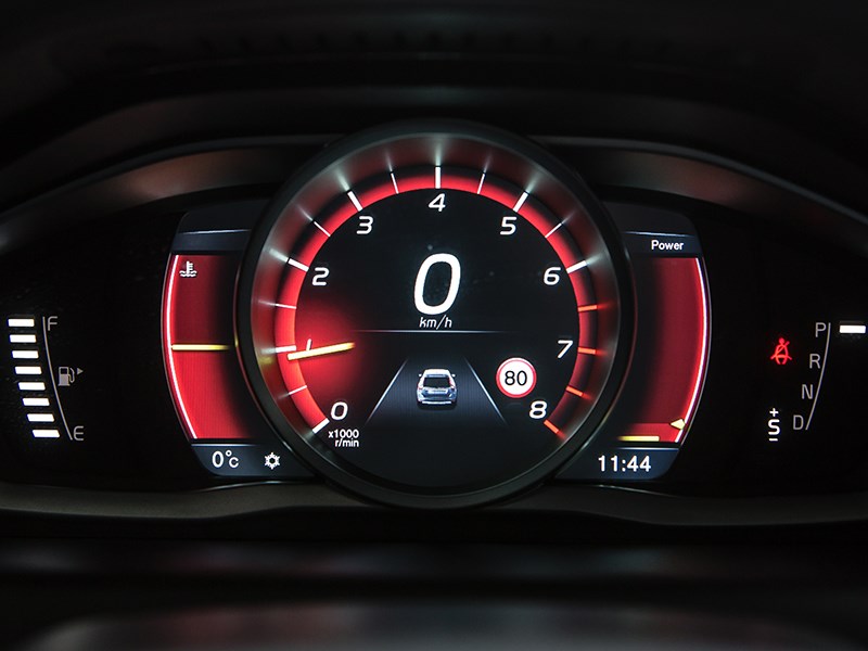 Volvo XC60 2014 приборная панель фото 3