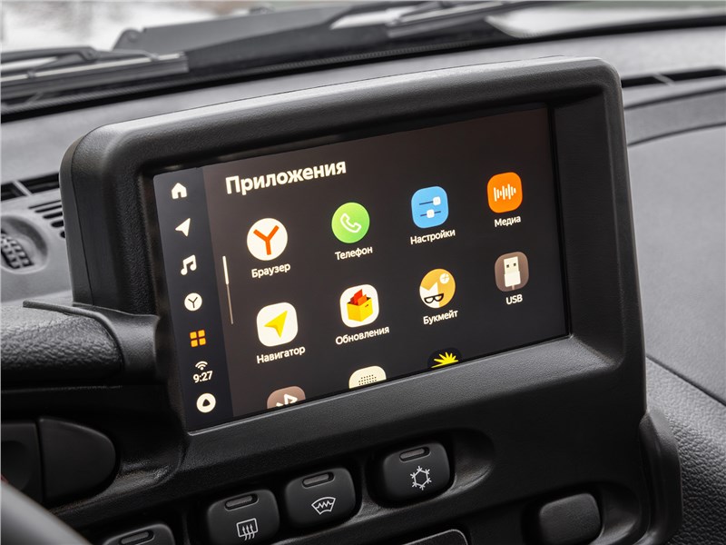 Lada Niva Travel (2025) монитор