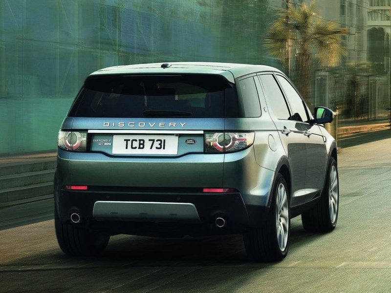 Land Rover Discovery Sport 2015 вид сзади