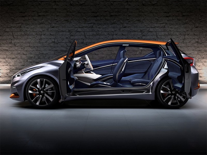 Nissan Sway Concept 2015 вид сбоку с открытыми дверями