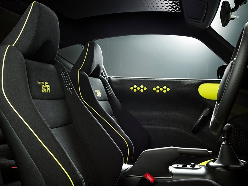Toyota S-FR Concept 2015 передние кресла