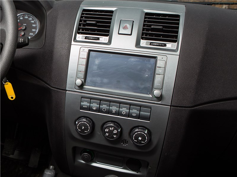 UAZ Pickup 2014 центральная консоль