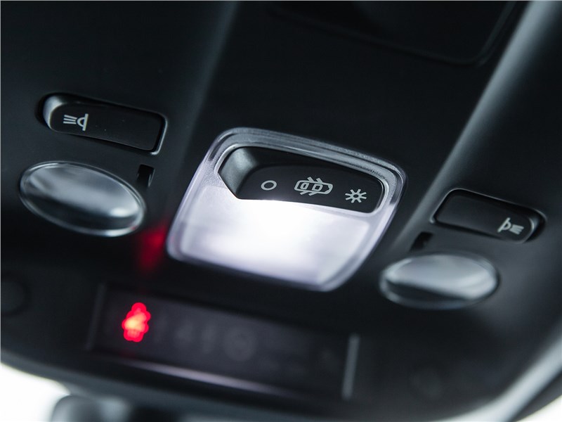 Peugeot 308 2013 потолочный светильник