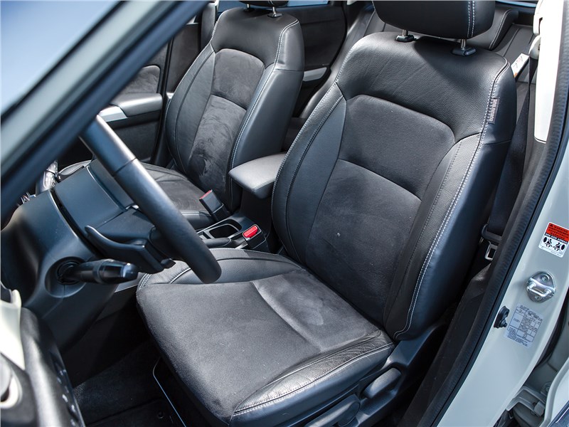 Suzuki Vitara 2015 передние кресла