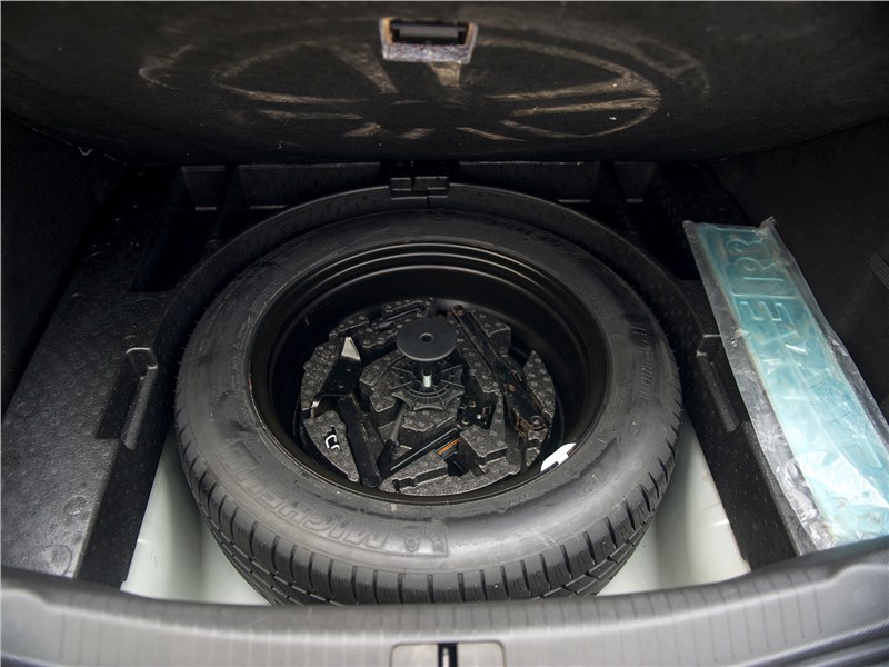 Opel Insignia 2009 запасное колесо