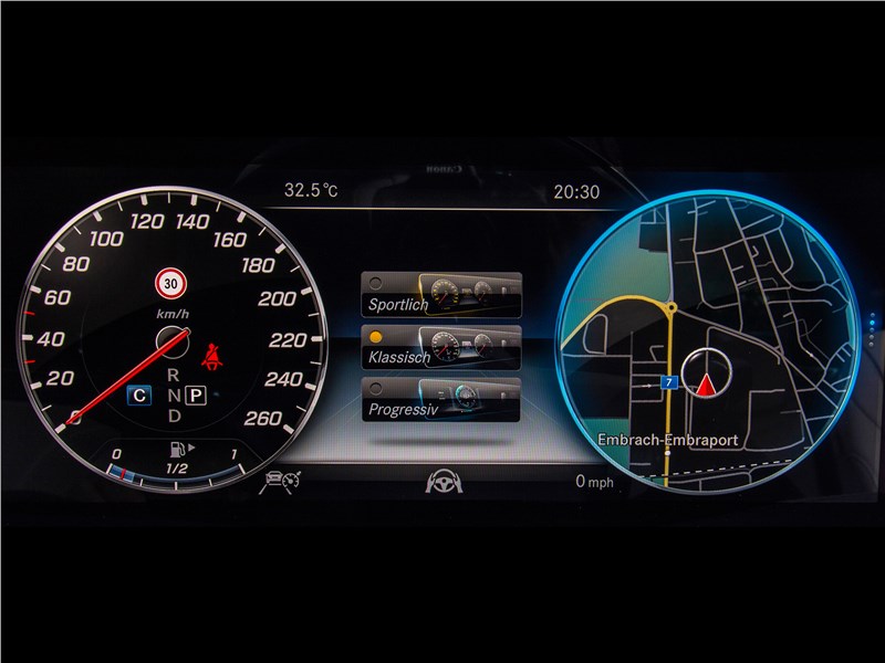 Mercedes-Benz S-Class 2018 приборная панель