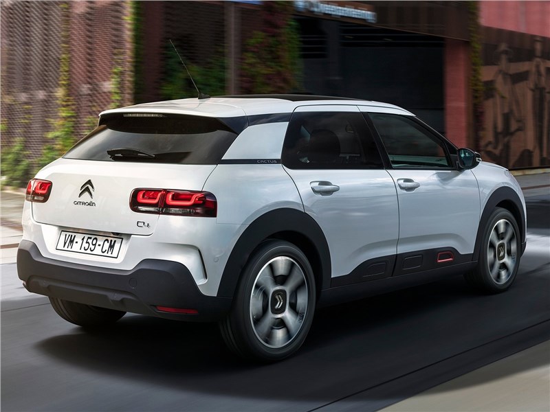 Citroen C4 Cactus 2018 вид сзади